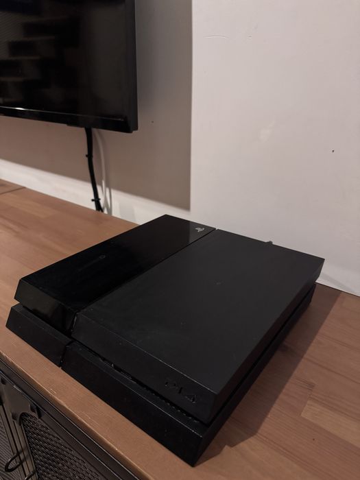 PlayStation 4 (PS 4)+3 controlere