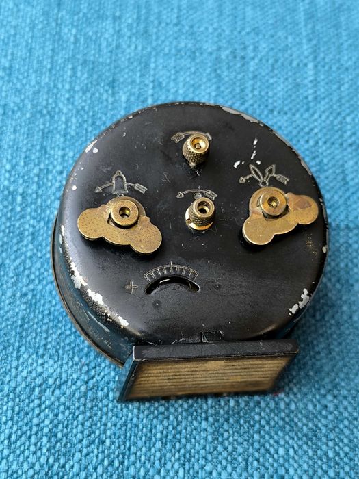 ceas vechi mecanic masa birou antichitati vintage arta colectie antik