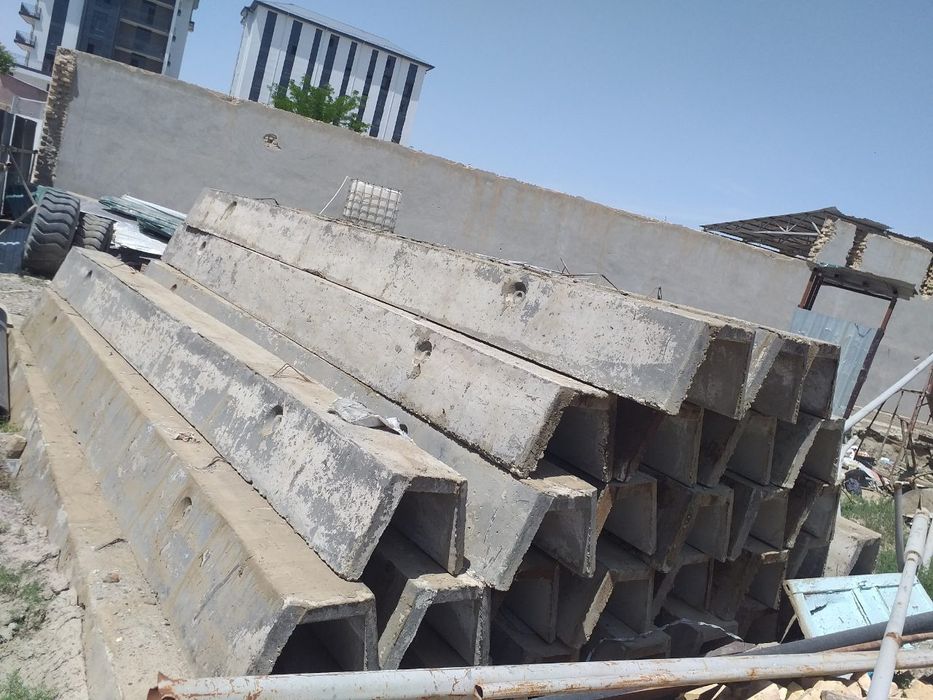 Лоток новые и шлакоблоки б/у