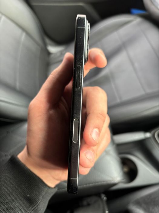 Продам Iphone 16