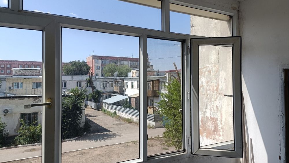Продам пластиковпя окна на балкон