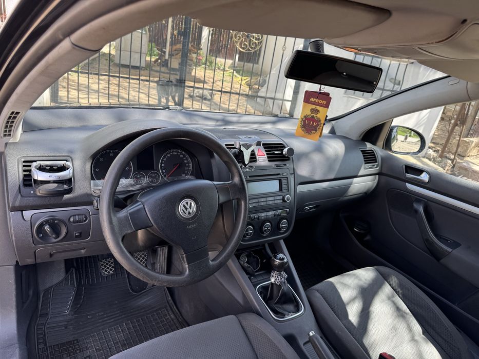 Vând golf 5 în stare bună