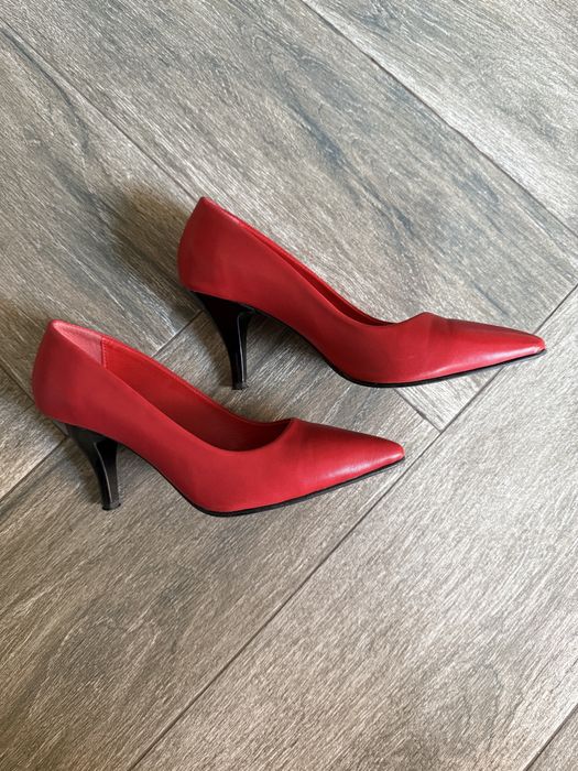Червени елегантни обувки естествена кожа