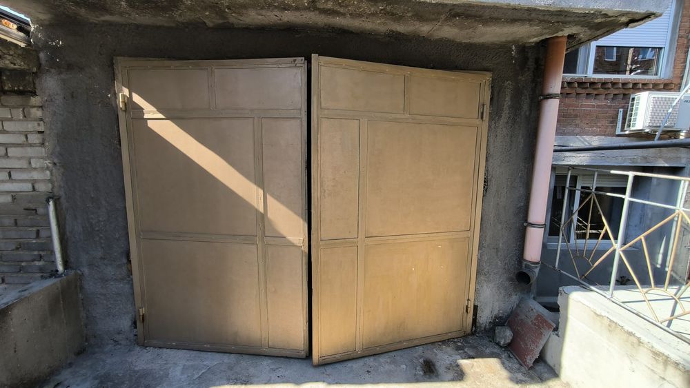 Гаражна врата от елуминиева тенекия