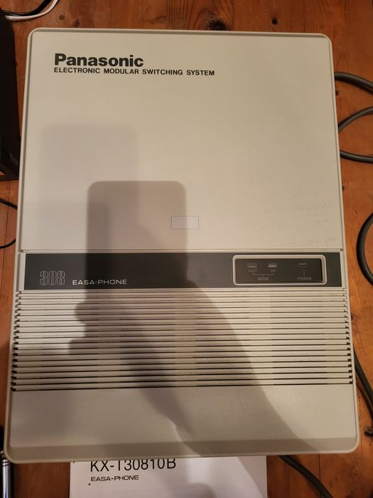 Аналогова телефонна централа и сателитни телефони