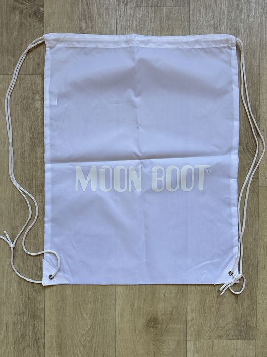 Icon Black MoonBoots