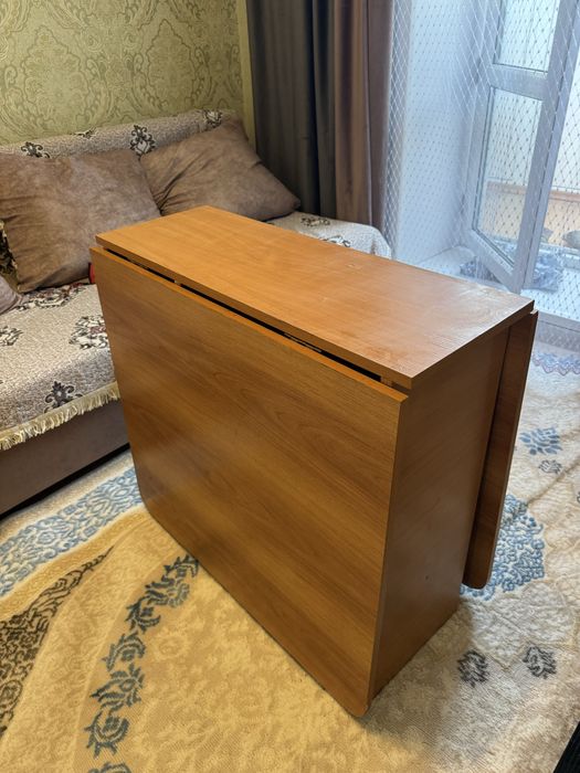 Продается стол книжка