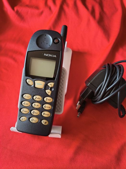 Nokia 5110 + charger original Nokia ( decodat, aproape impecabil)