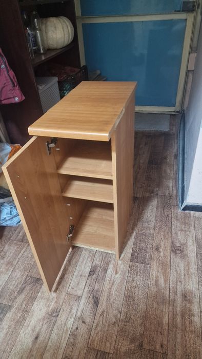 Продаю тумбочку 83 /47/30