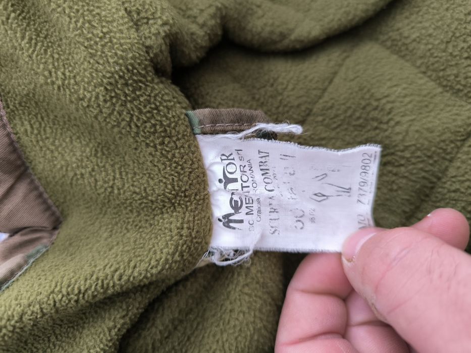 Vând echipament militar în stare bună,bocancii sunt noi.