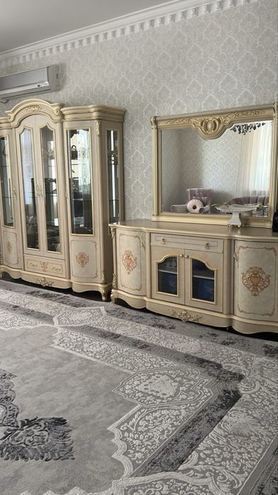 Продается витрина, сервант, зеркало