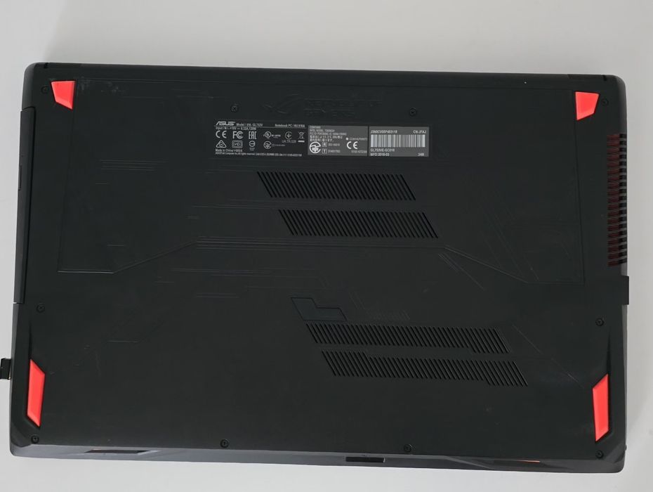 Vand ASUS ROG GL753V Gaming i7 Gen 7 | GTX 1050Ti | 24GB RAM | SSD 1TB | Windows 11 | ROG Bundle