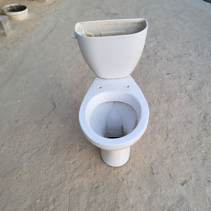 Унитаз б/у продаётся