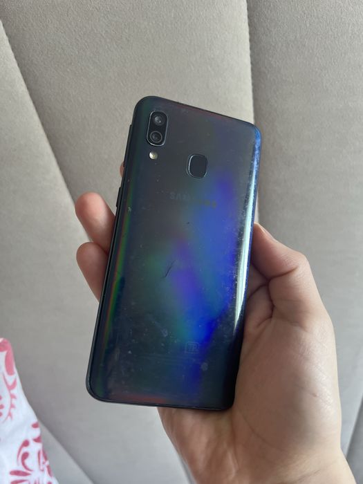 Samsung a40 64gb.