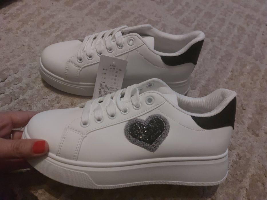 35 лв, нови маратонки с етикет, 38 номер,  стелка 24 см