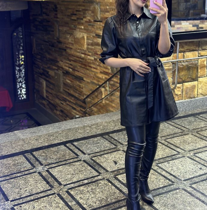 Сапожки длинные.