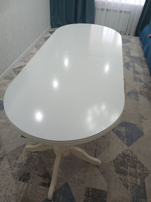 Стол для гостиной или зала