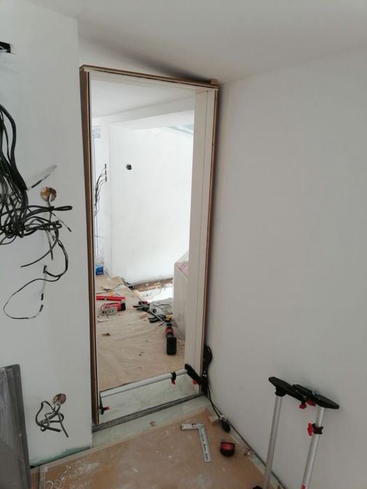 Монтаж на интериорни врати