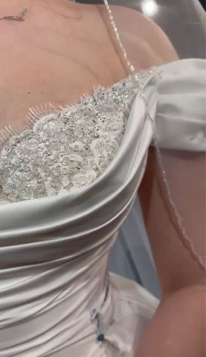 Rochie de mireasa cu trena detasabilia si voal inclus