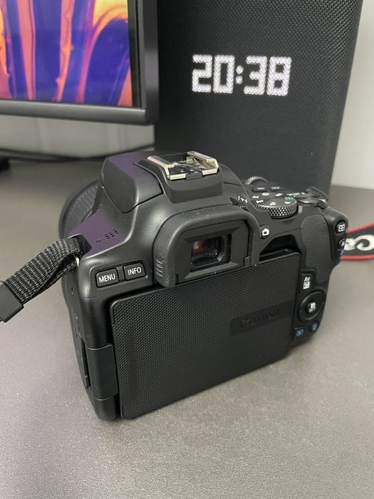 Камера Canon EOS 250D