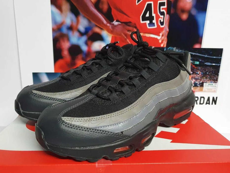 Обувки NIKE / Air Max 95 / Black and Picante Red + КУТИЯ