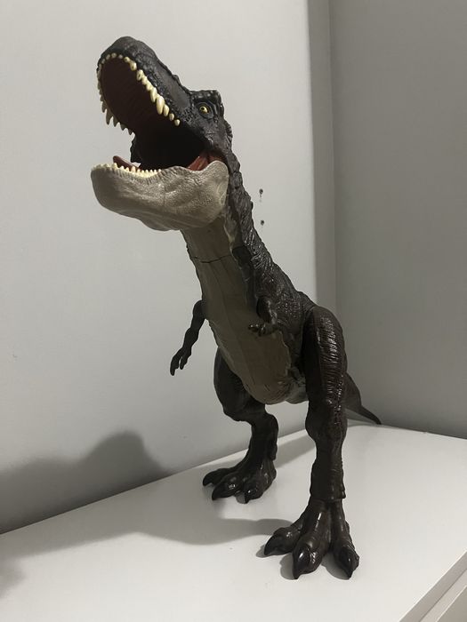 Jurassic World Dominion Super Colossal Tyrannosaurus Rex Action Figure