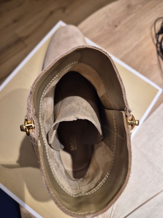 Боти  Michael Kors 40 номер, чисто нови
Regan Suede Ankle Boot