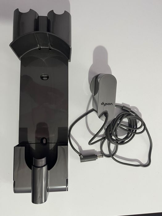 Стойка и зарядно за Dyson V7