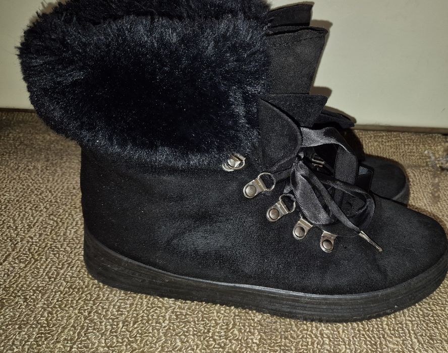 Дамски велурени боти