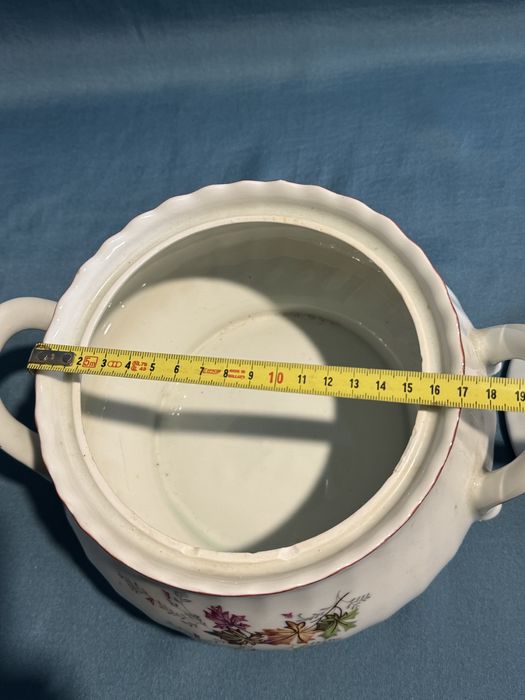 Български порцеланов супник