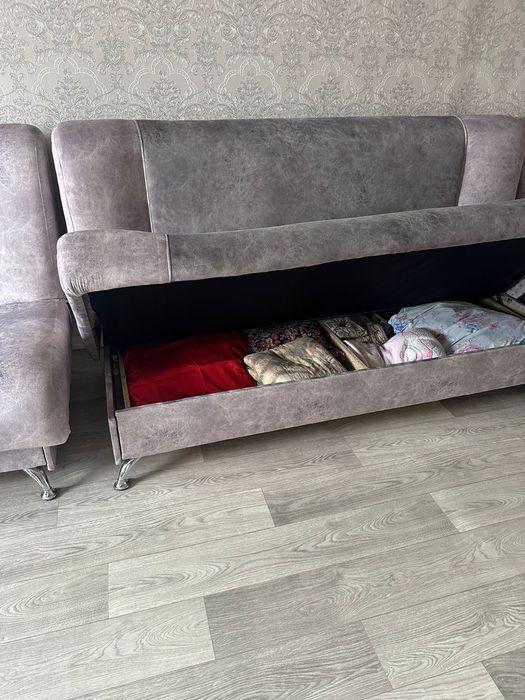 Продам диван с креслами