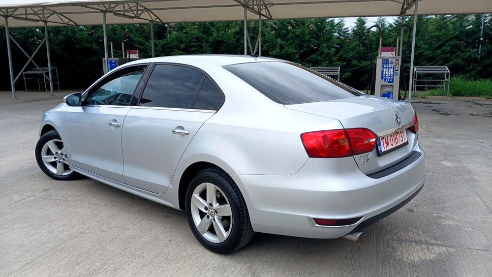 VOLKSWAGEN Jetta 2012 — imagine 2