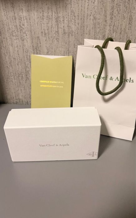 Гривна Van Cleef & Arpels