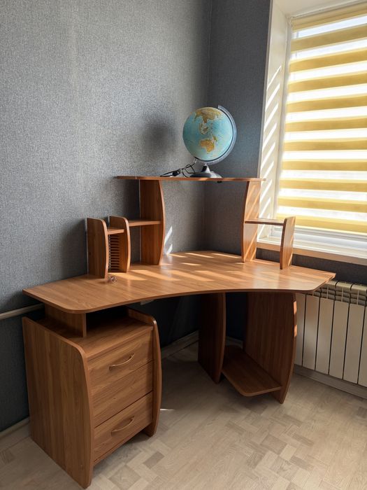 Шкаф с письменным столом