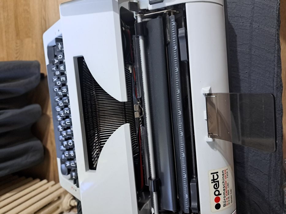 Masina de scris Olympia noua