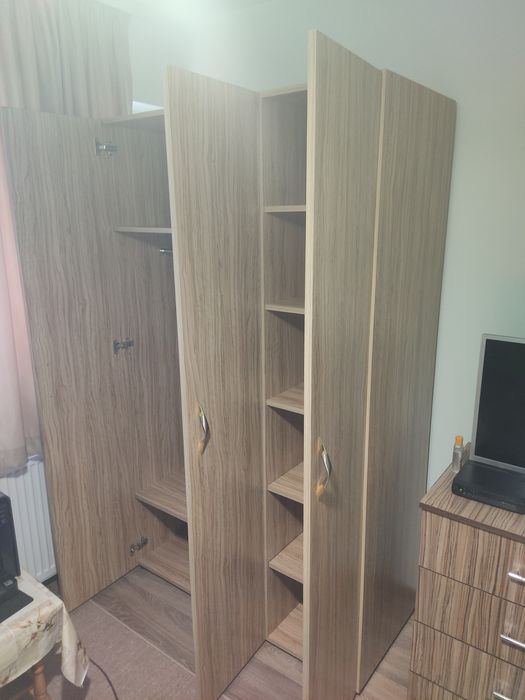 Трикрилен гардероб