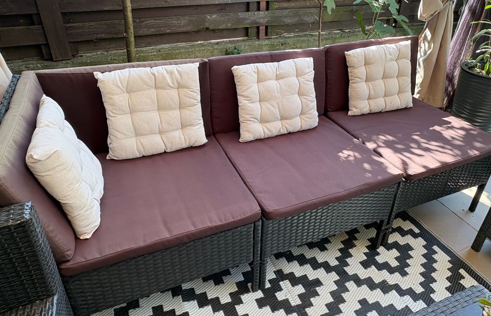 Vand urgent canapea+2 fotolii ratan +masuta pentru terasa/ gradina