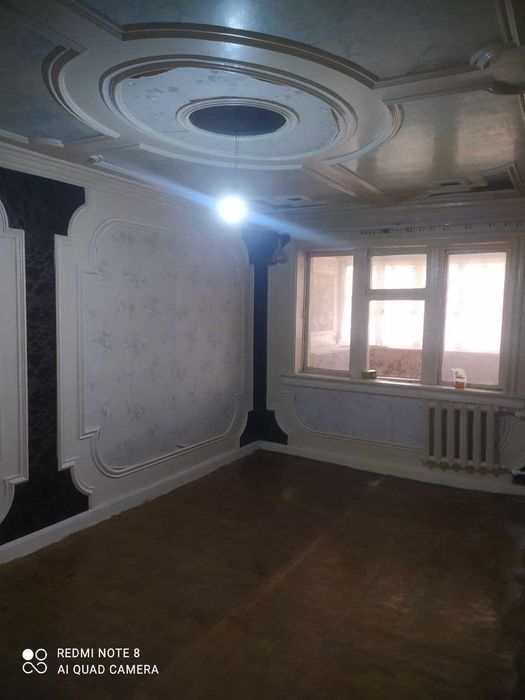 Uy sotiladi Chirchiq 8-MKR 3 xona yo'lni yuzida