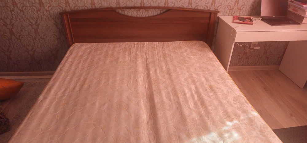 Двухспальная б/у кровать