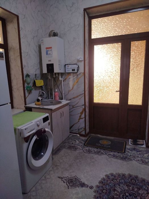 Karmana tumani "Malikrabot" qo'rg'oni hovli sotiladi