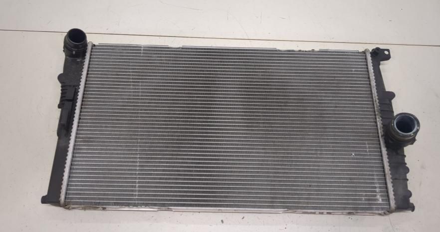 Продам радиатор охлаждения на BMW F30 series 2012 года.