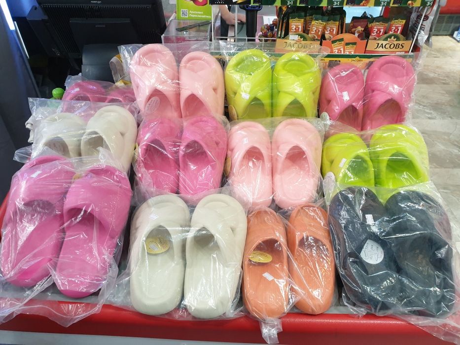 Стильные милые сланцы по распродаже