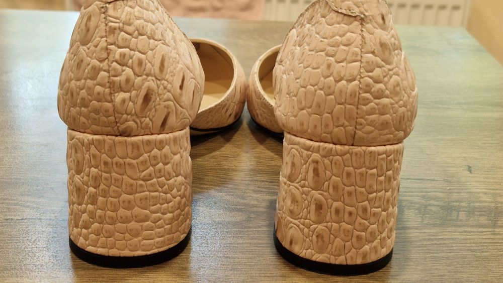 Кожени дамски обувки