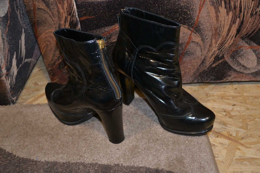 Pantofi negri lăcuiți, eleganți, cu toc și platformă, nr 37