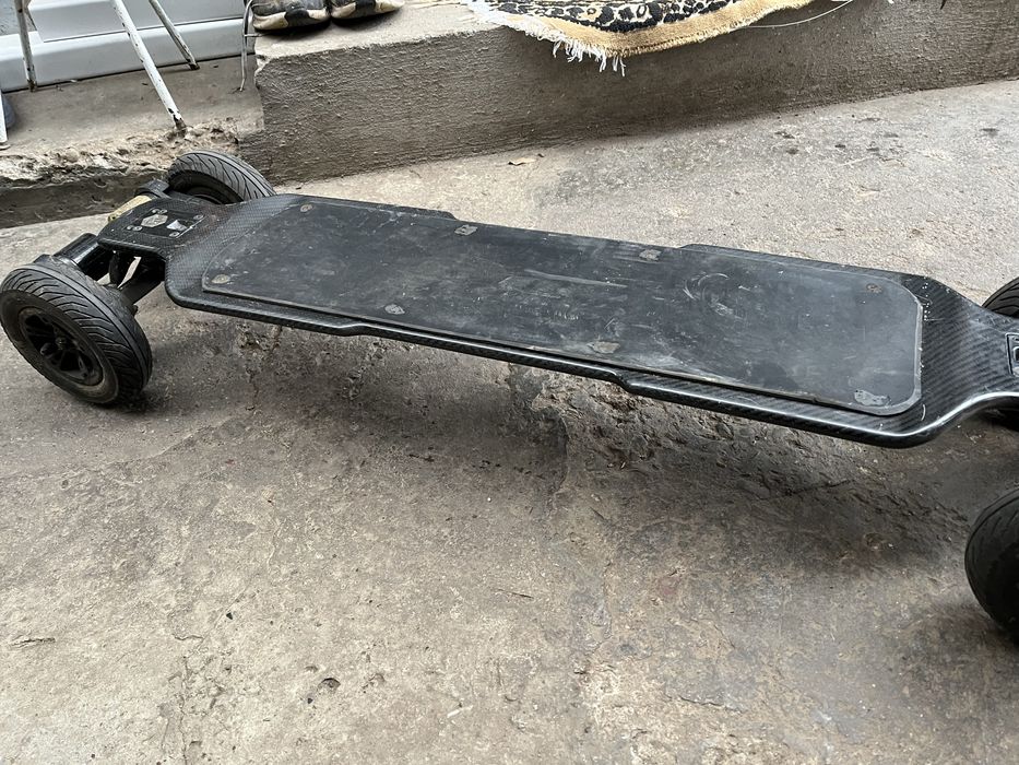 Evolve Carbon GT All Terrain Skateboard electric