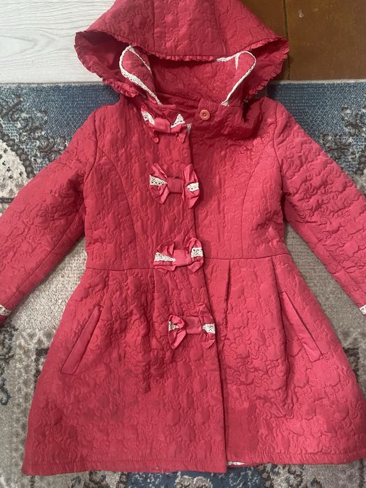 Продамкуртки,плащи