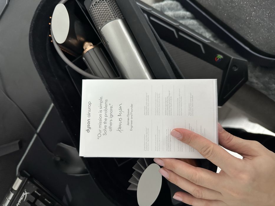 Dyson airwrap James Dyson
