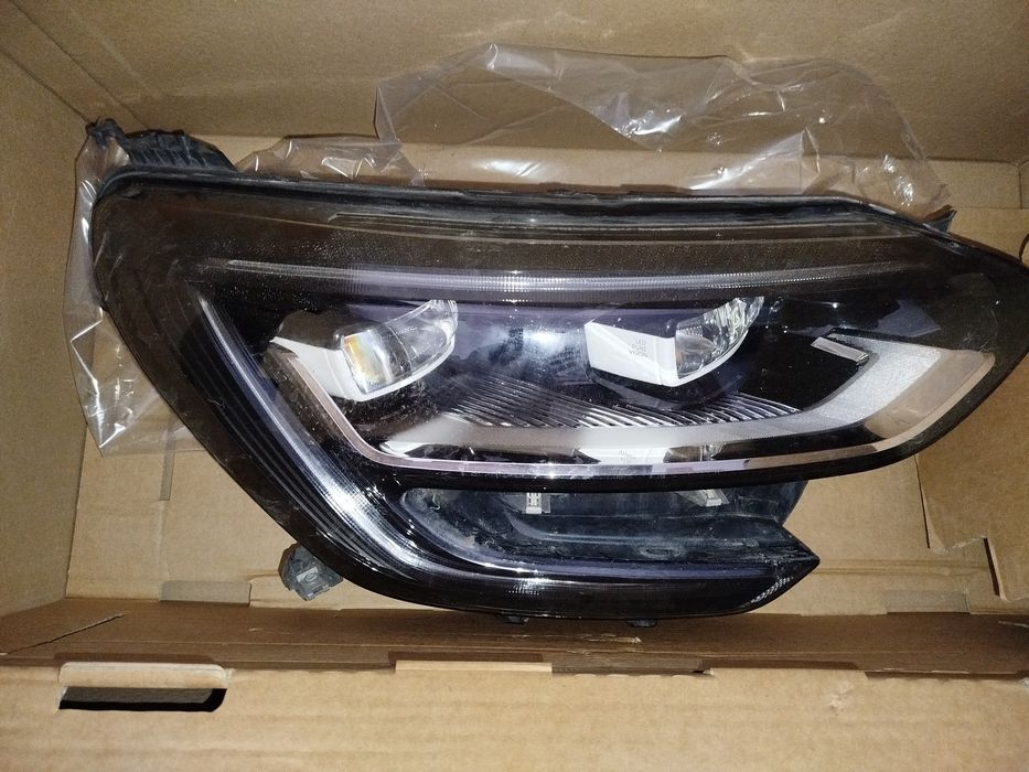 Vând 2 faruri Renault Megane 4