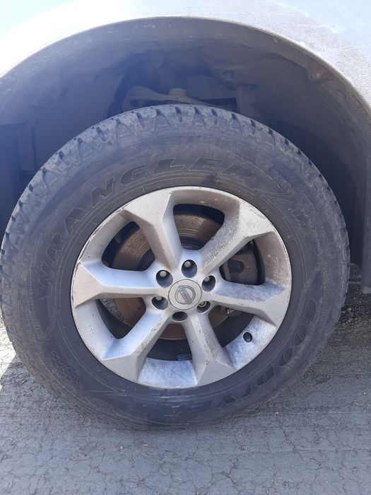 За части Nissan Pathfinder 2500 дизел автоматик нови гуми Goodyear