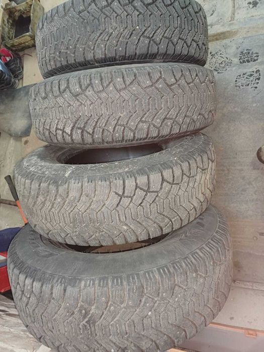 Продам зимние шины 235/75 R15